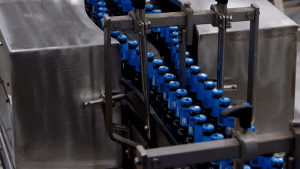 Tecnología de codificación láser para trazabilidad en el sector de bebidas.