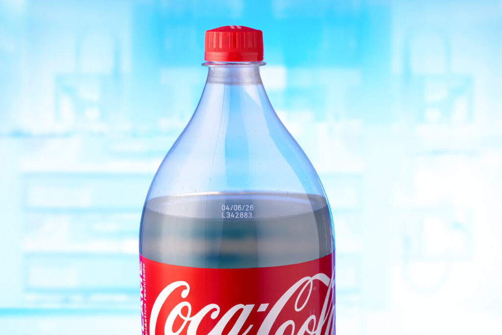 Codificación láser en botella PET para sector de bebidas